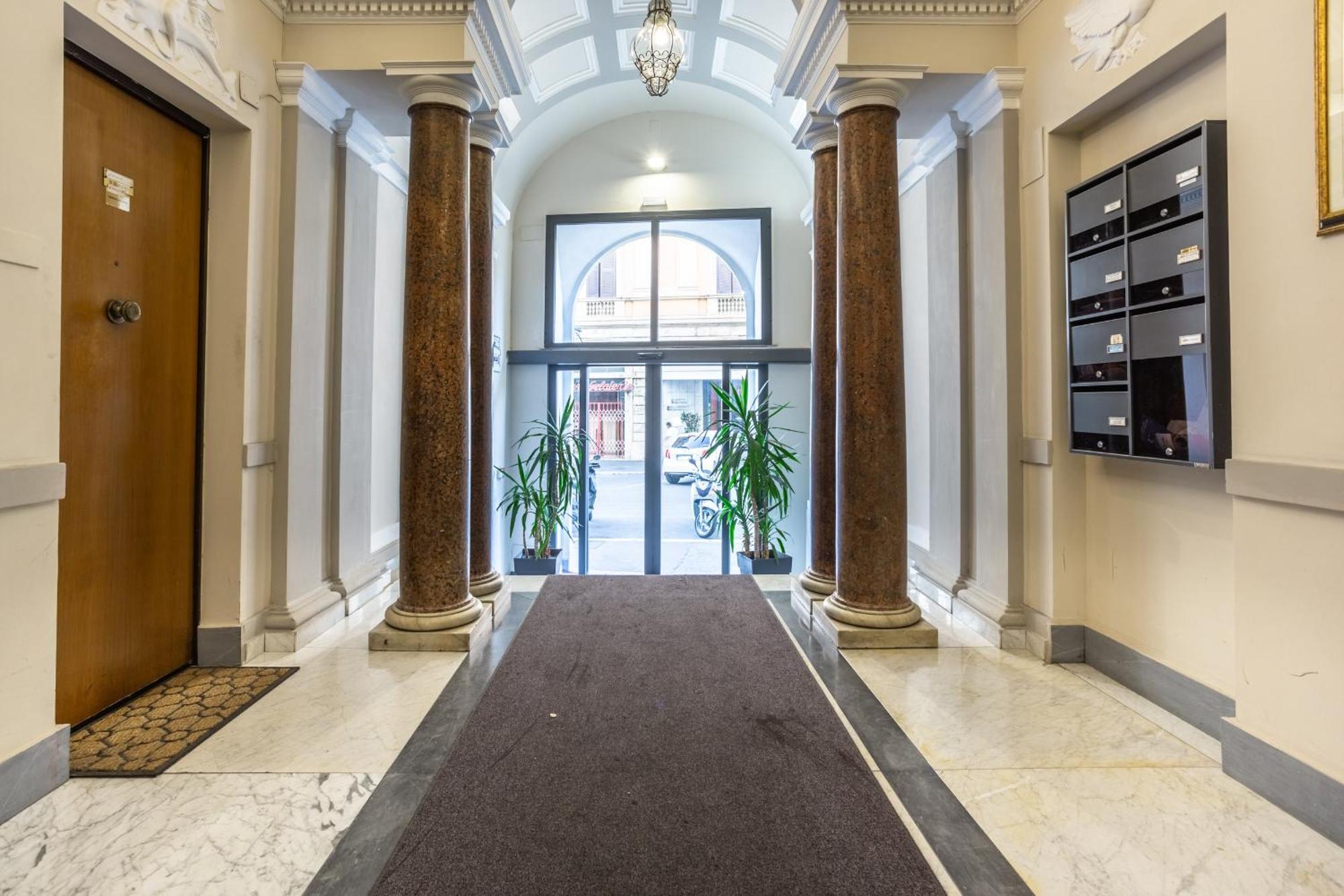 Luxury Inn Opera Рим Екстер'єр фото