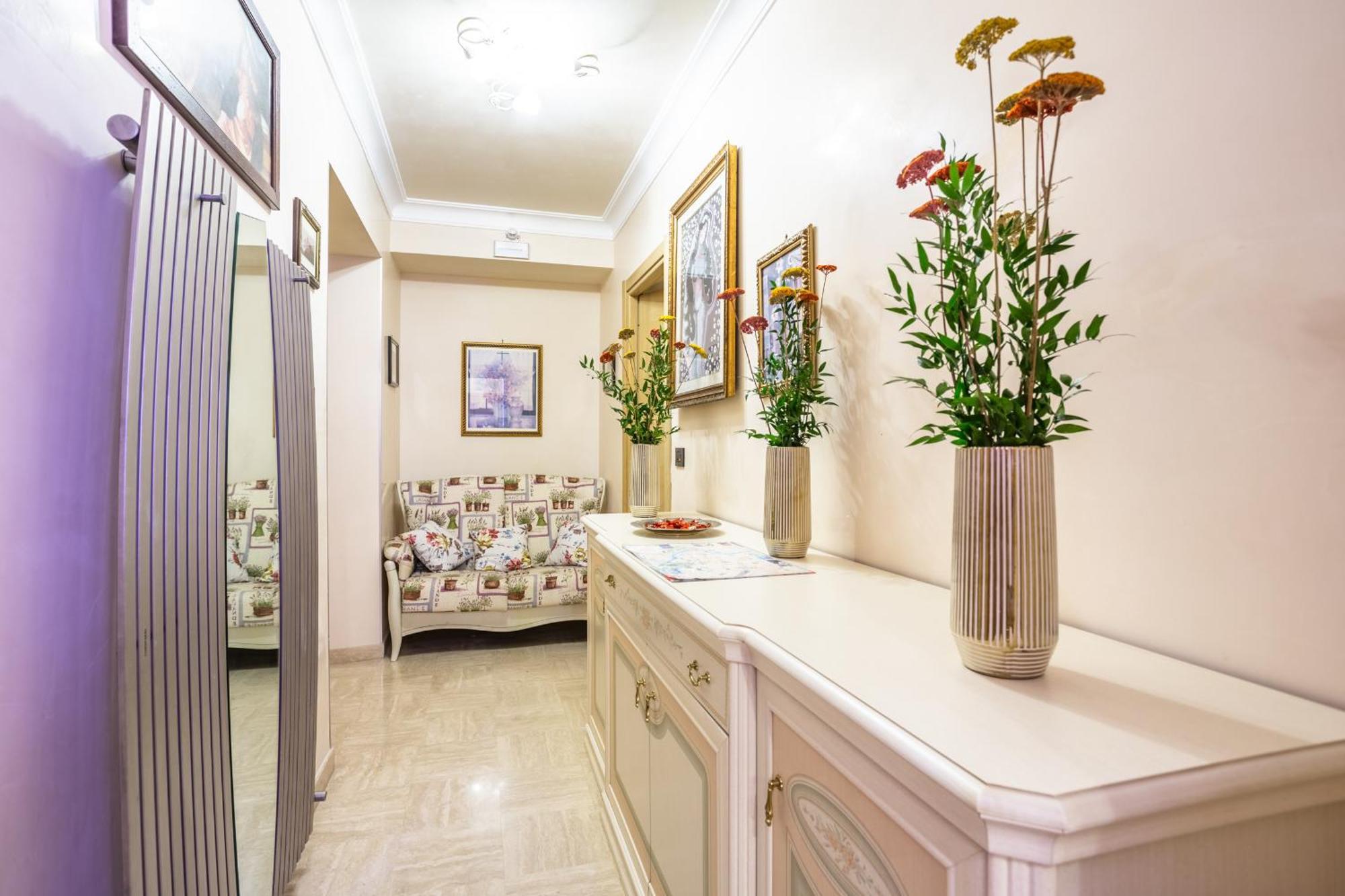 Luxury Inn Opera Рим Екстер'єр фото