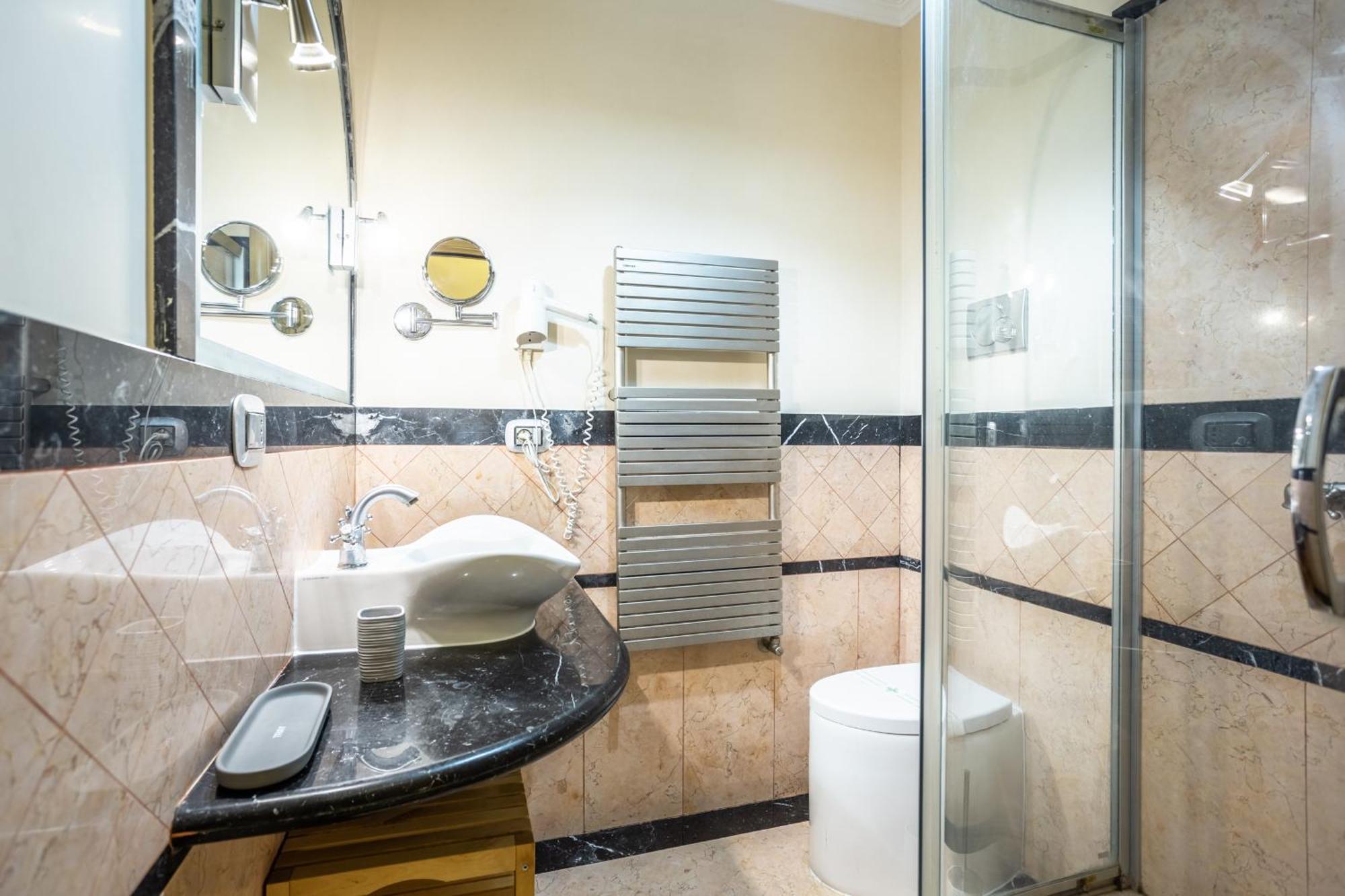 Luxury Inn Opera Рим Екстер'єр фото