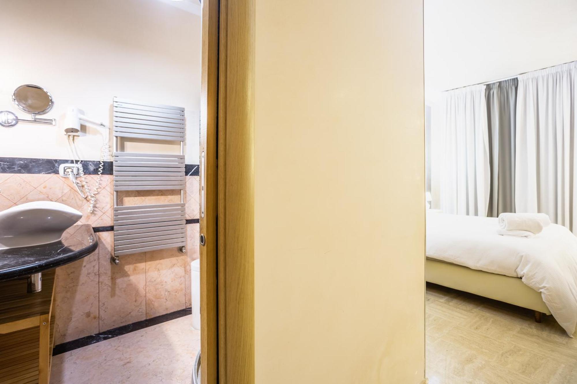 Luxury Inn Opera Рим Екстер'єр фото